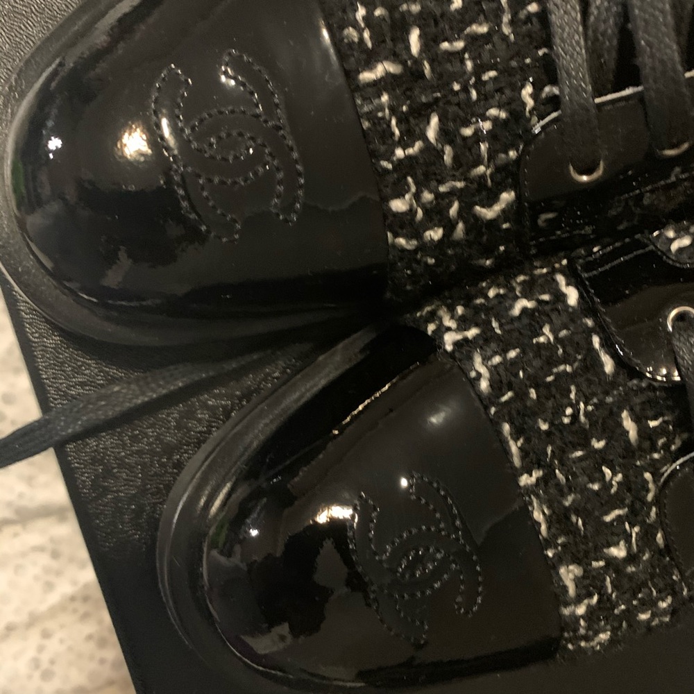 Authentic & Rare Chanel Tweed Boots - Picture 2 of 13